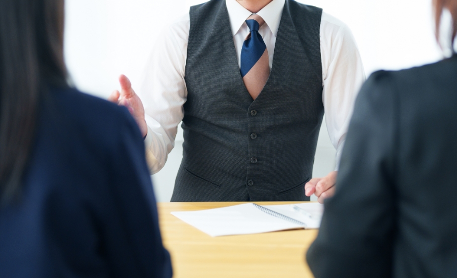 三者面談をしている様子