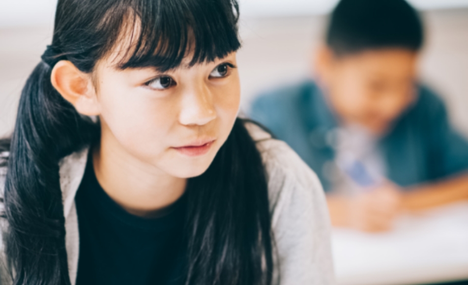 授業を受けている生徒